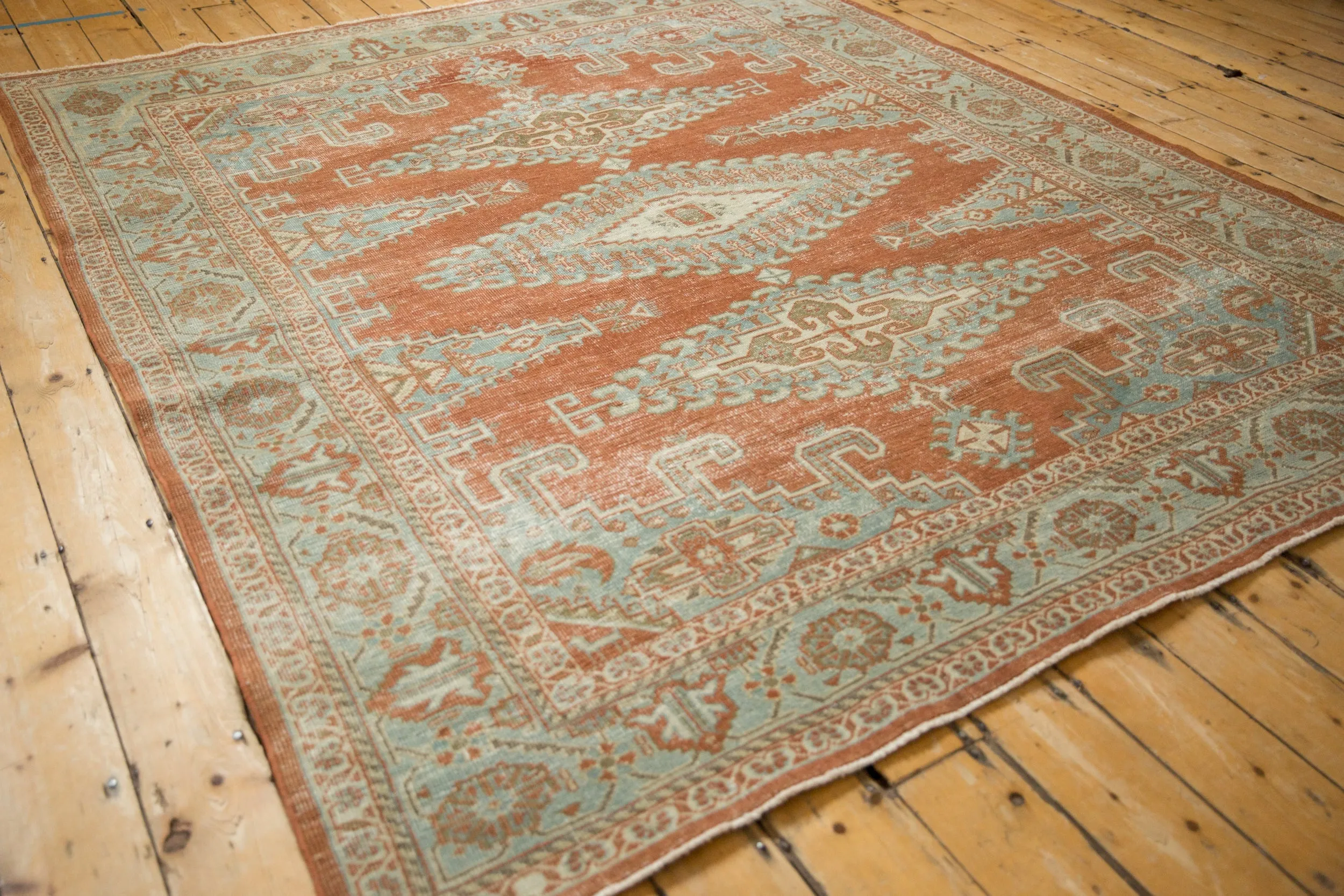 7x8.5 Vintage Distressed Veece Carpet