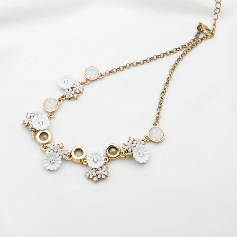 Betsey Johnson Charming Fashion Colorful Gemstones Gold-toned flower Necklace