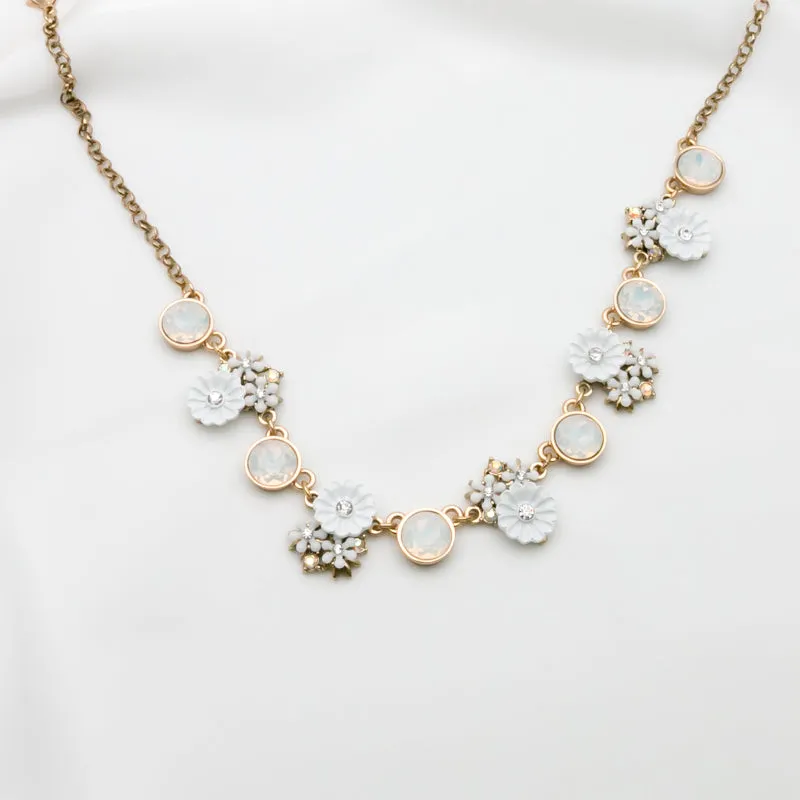 Betsey Johnson Charming Fashion Colorful Gemstones Gold-toned flower Necklace