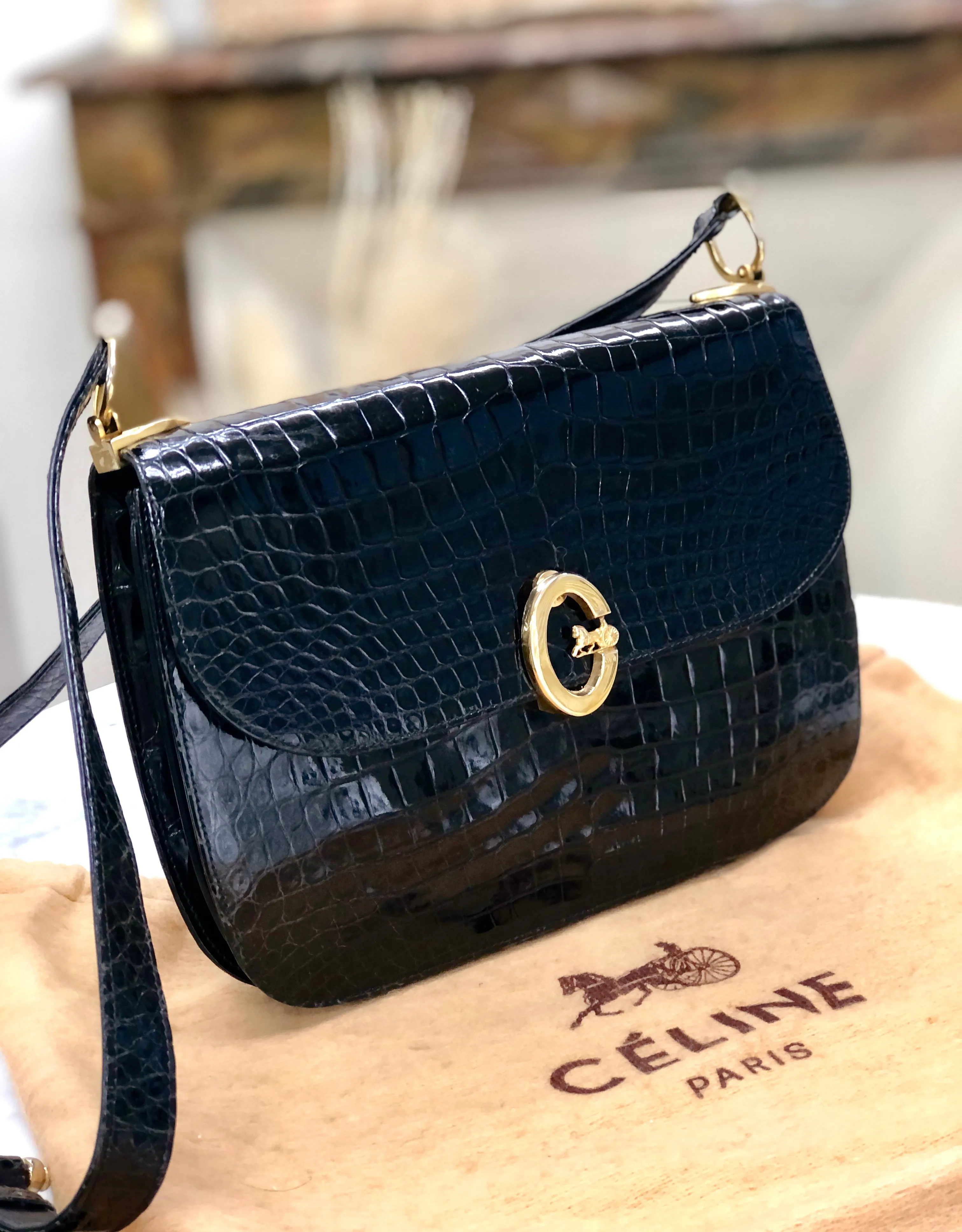 CELINE C logo Horse carriage Crocodile embossed leather Shoulder bag Black Old CELINE vintage 6tmne2