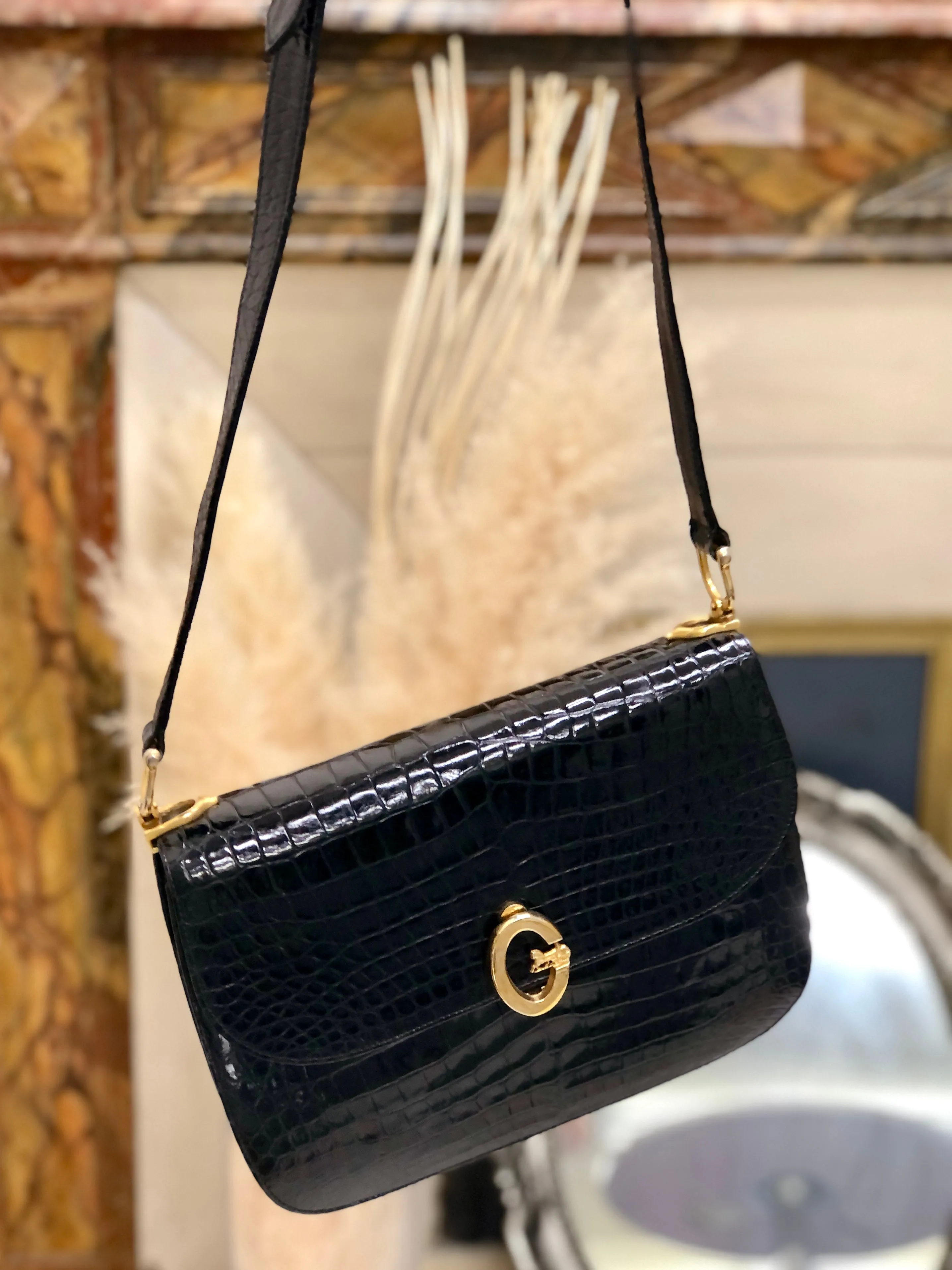 CELINE C logo Horse carriage Crocodile embossed leather Shoulder bag Black Old CELINE vintage 6tmne2
