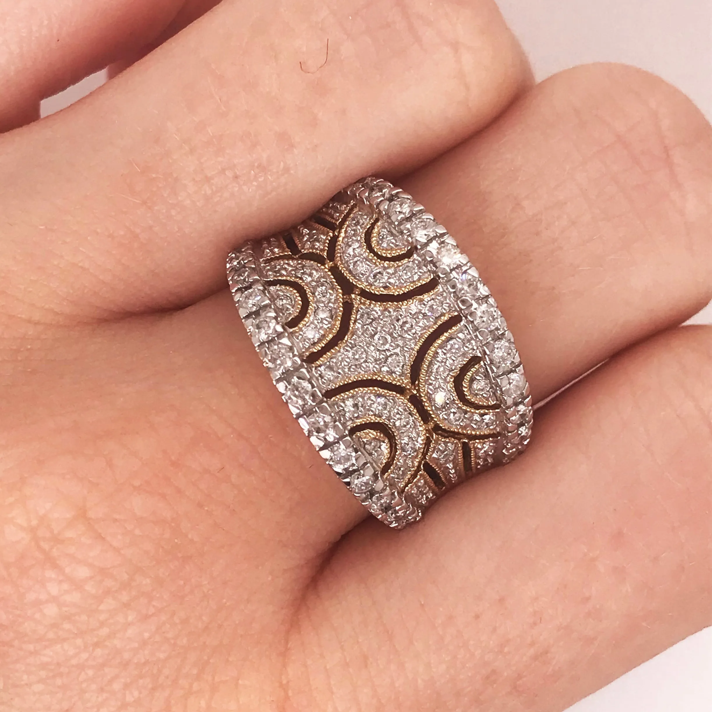 Contemporary Anniversary Diamond Band