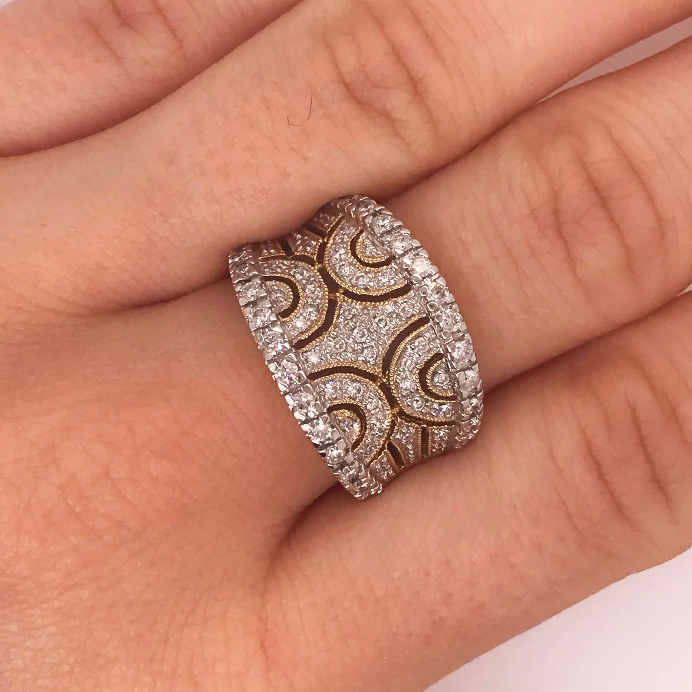 Contemporary Anniversary Diamond Band