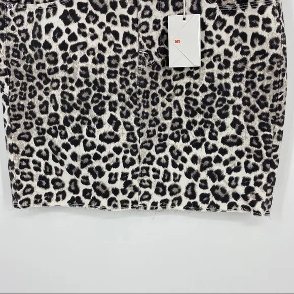 Good American Leopard Print Raw Edge Mini Skirt. Animal print, fun, flirty