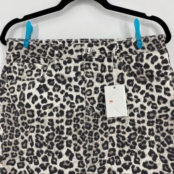 Good American Leopard Print Raw Edge Mini Skirt. Animal print, fun, flirty