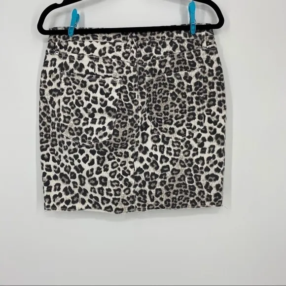 Good American Leopard Print Raw Edge Mini Skirt. Animal print, fun, flirty