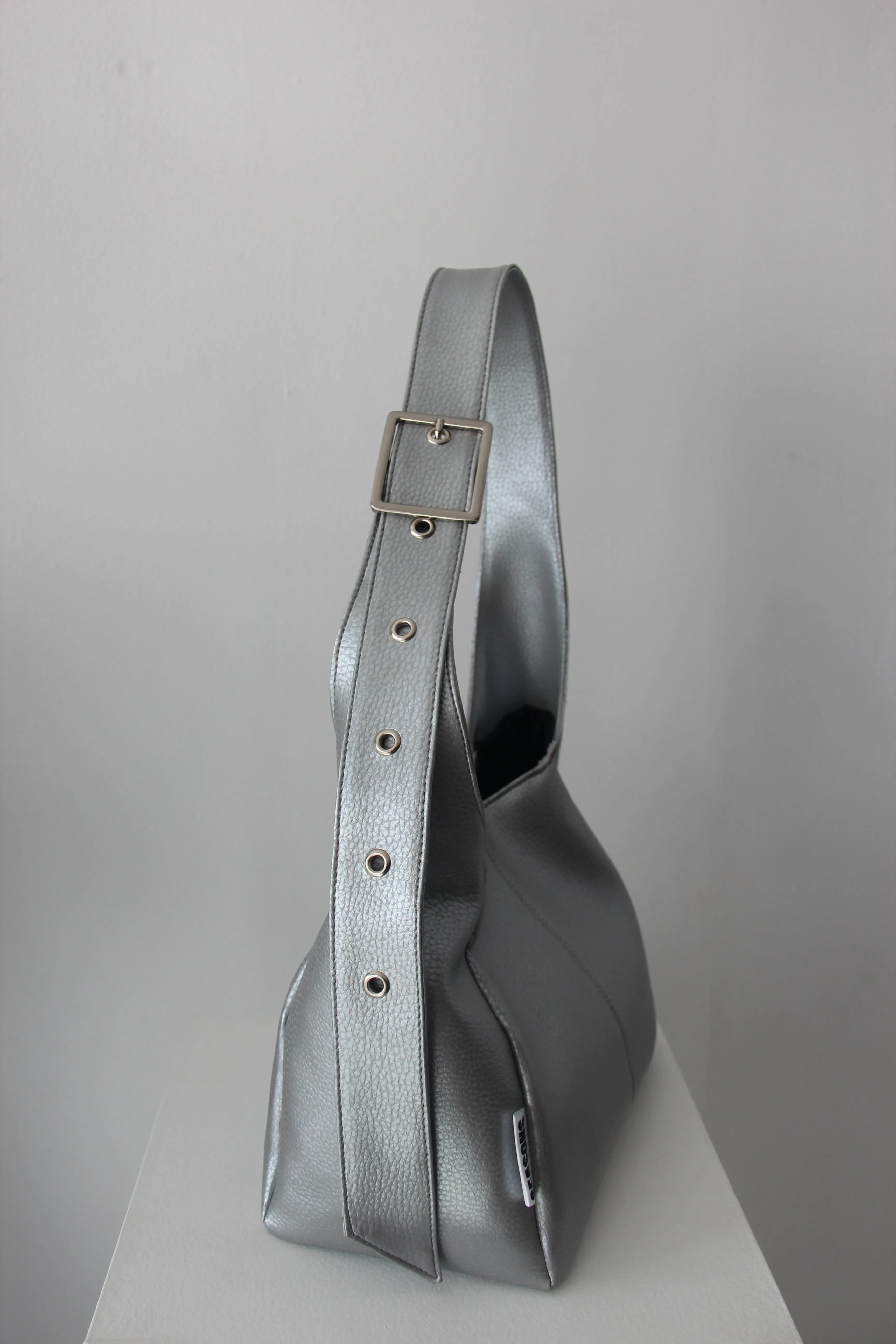 ICONIC SILVER