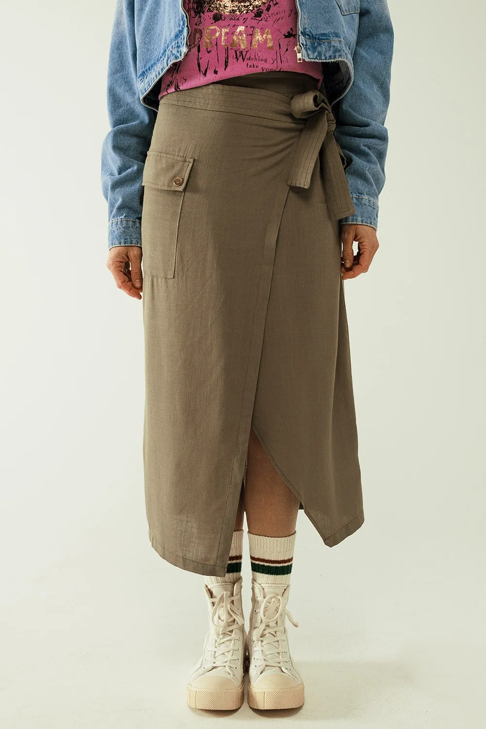 Khaki mid-length skirt with one pocket and a lace detail