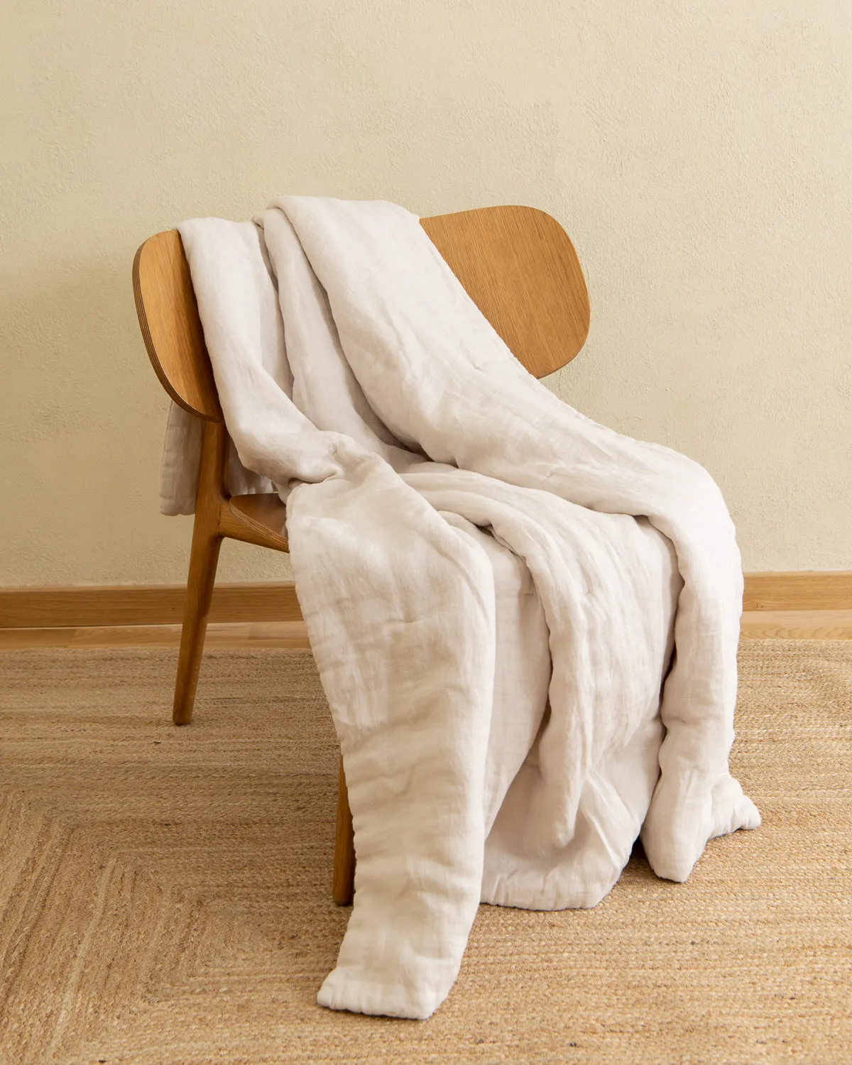 Quilted linen blanket in Beige