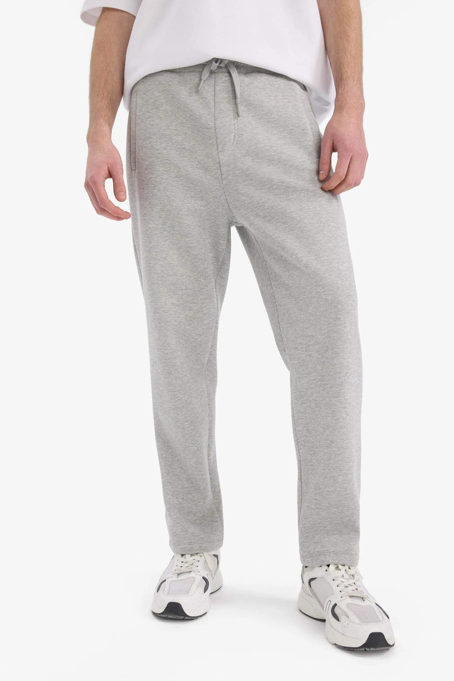 Regular Fit Fleto Pockets Flat Leg Thick Tracksuit Bottom