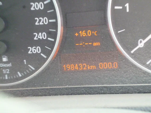 S2647 3' E90 Sedan 320d M47N2 AUTO 2006/06