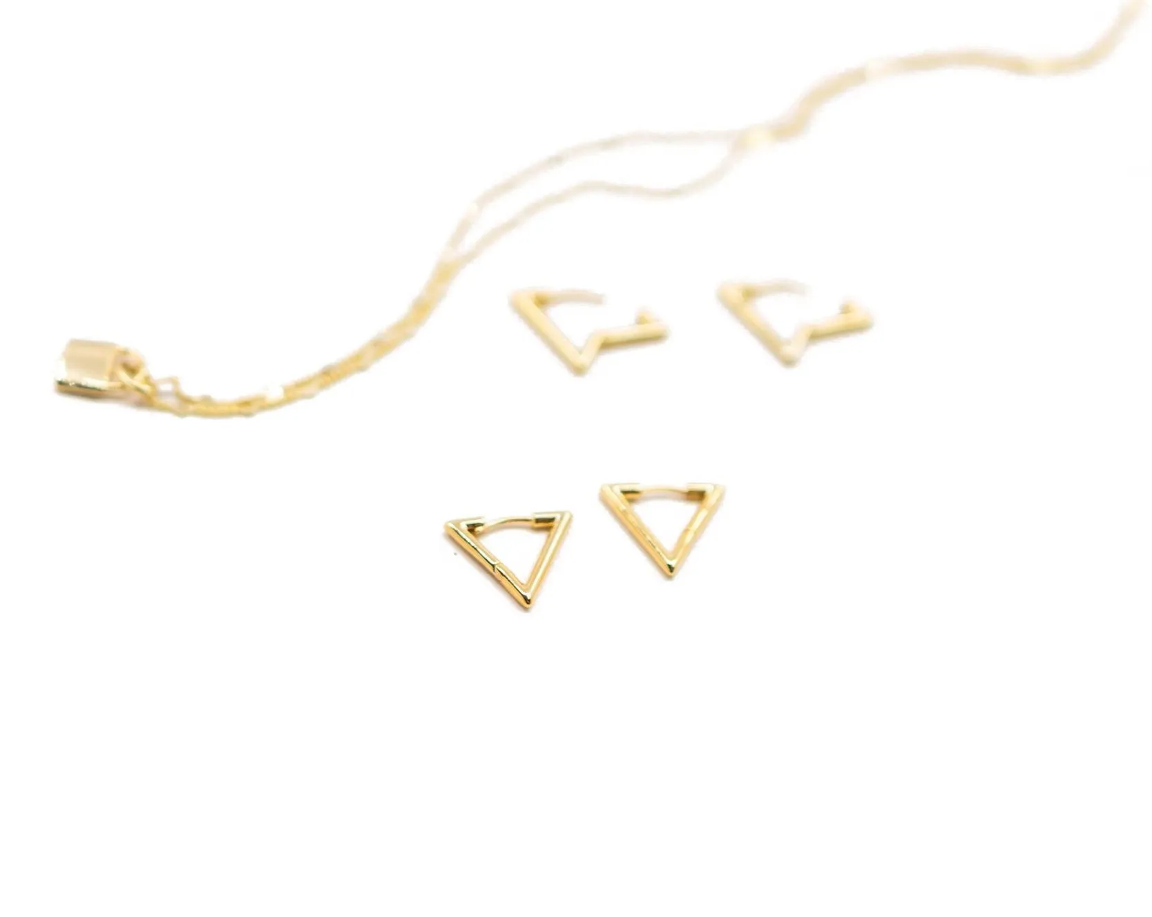 TRIANGLE HOOPS