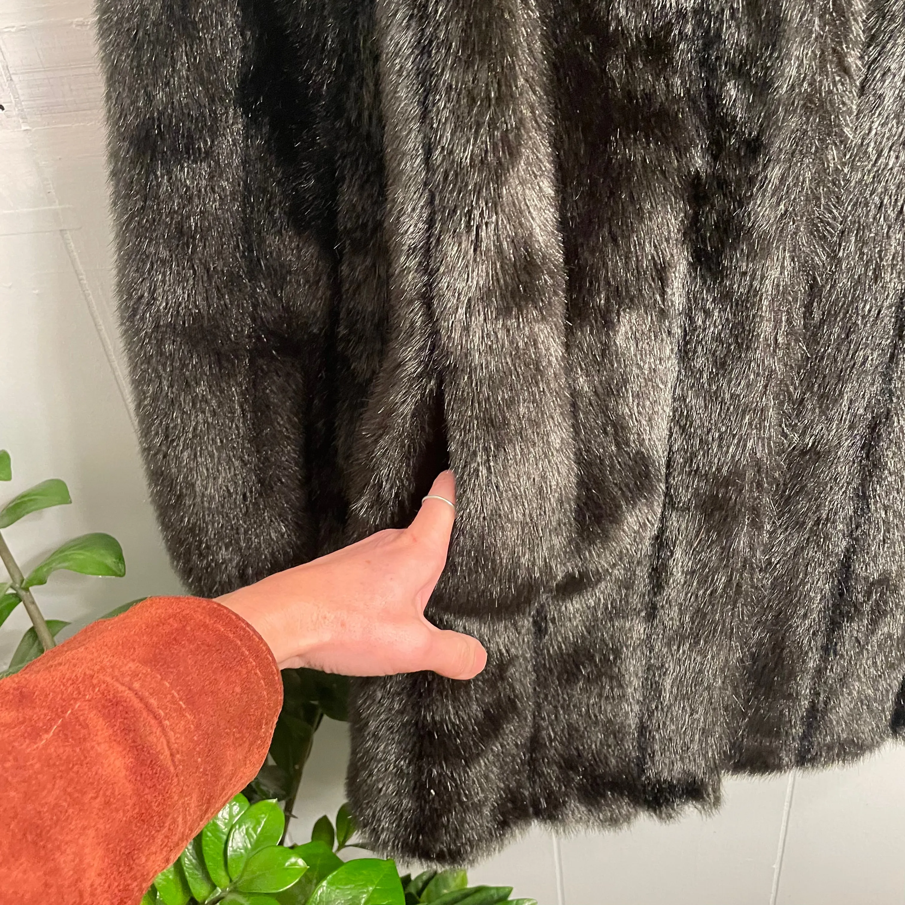 Vintage 70s/80s Jordache Faux Fur Coat // Medium-Large (ht2400)
