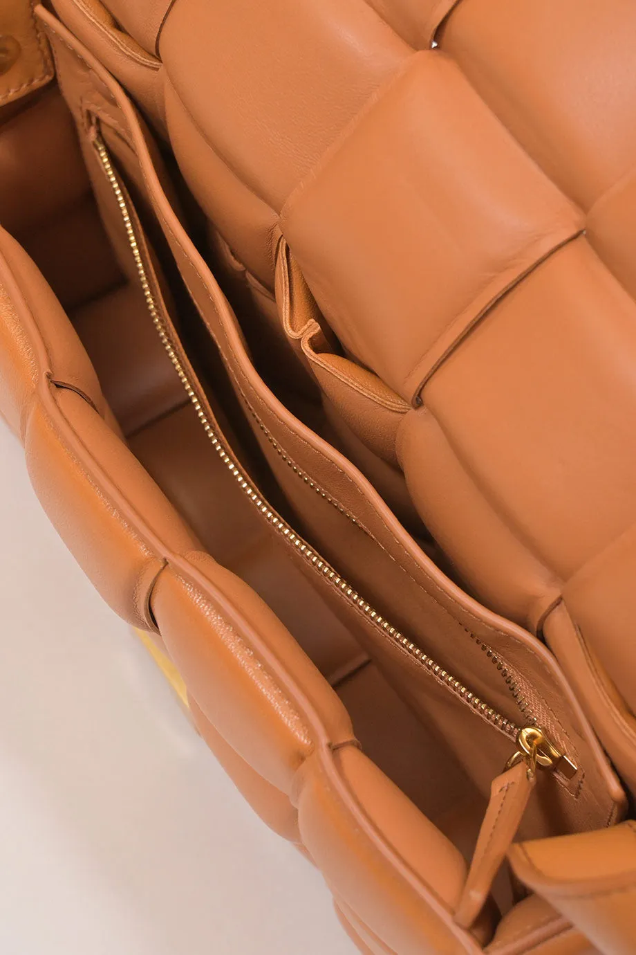 [WB6839] Bottega Veneta | Cross-Body Bag